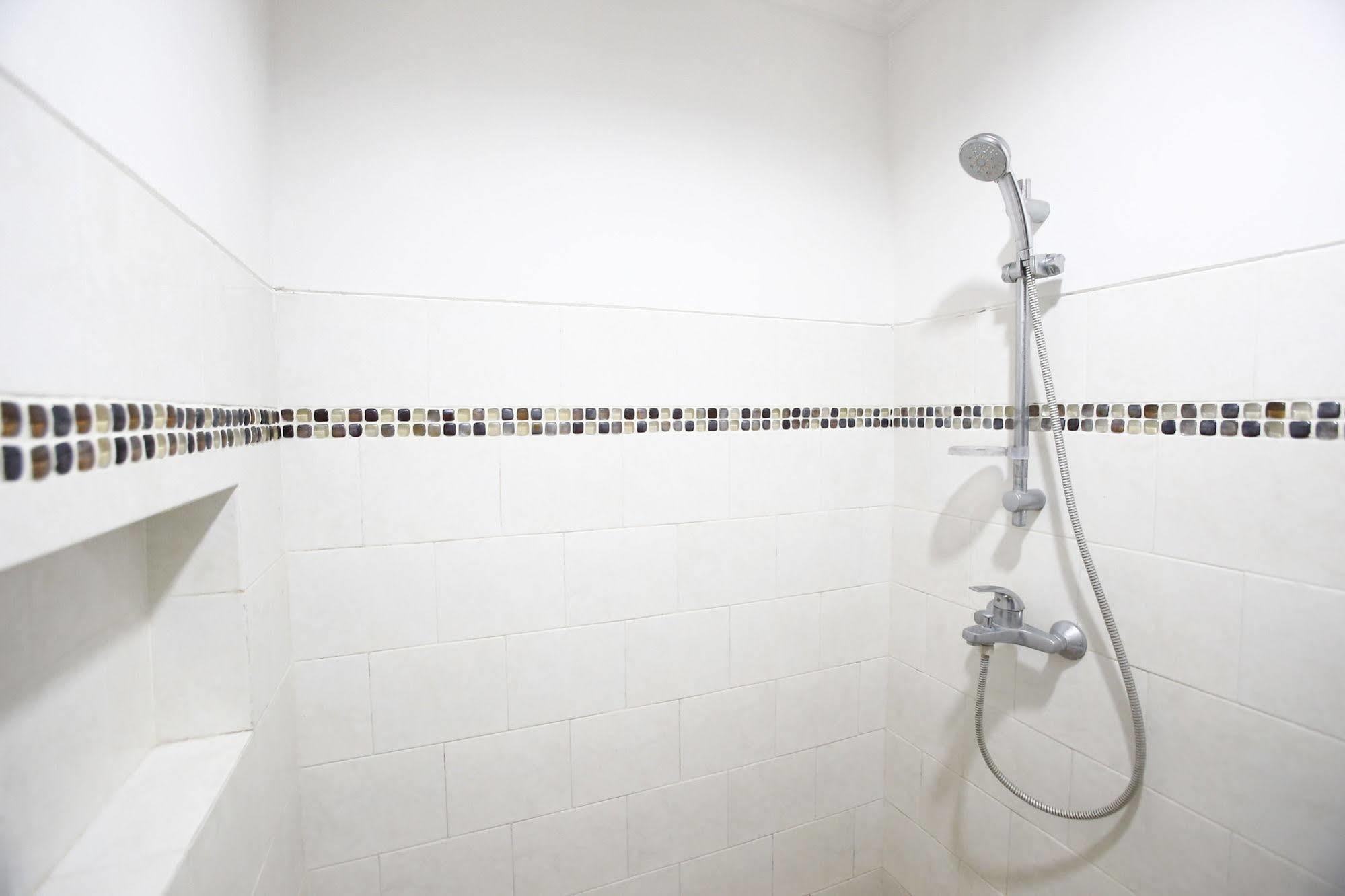 Reddoorz Plus @ Guntur Raya Setiabudi Cakarta Dış mekan fotoğraf