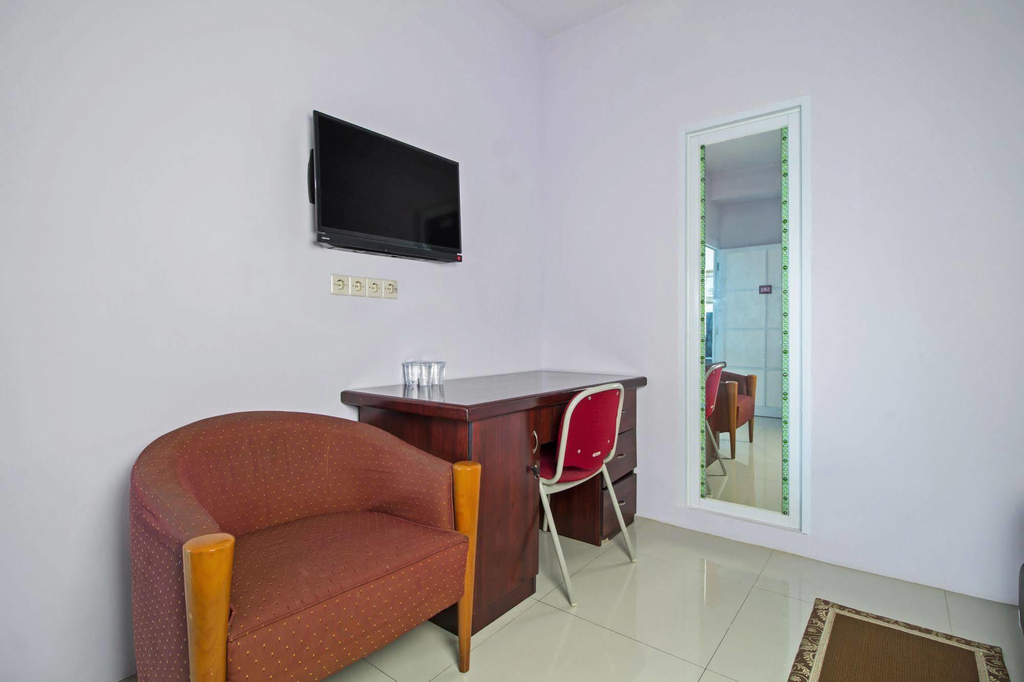 Reddoorz Plus @ Guntur Raya Setiabudi Cakarta Dış mekan fotoğraf