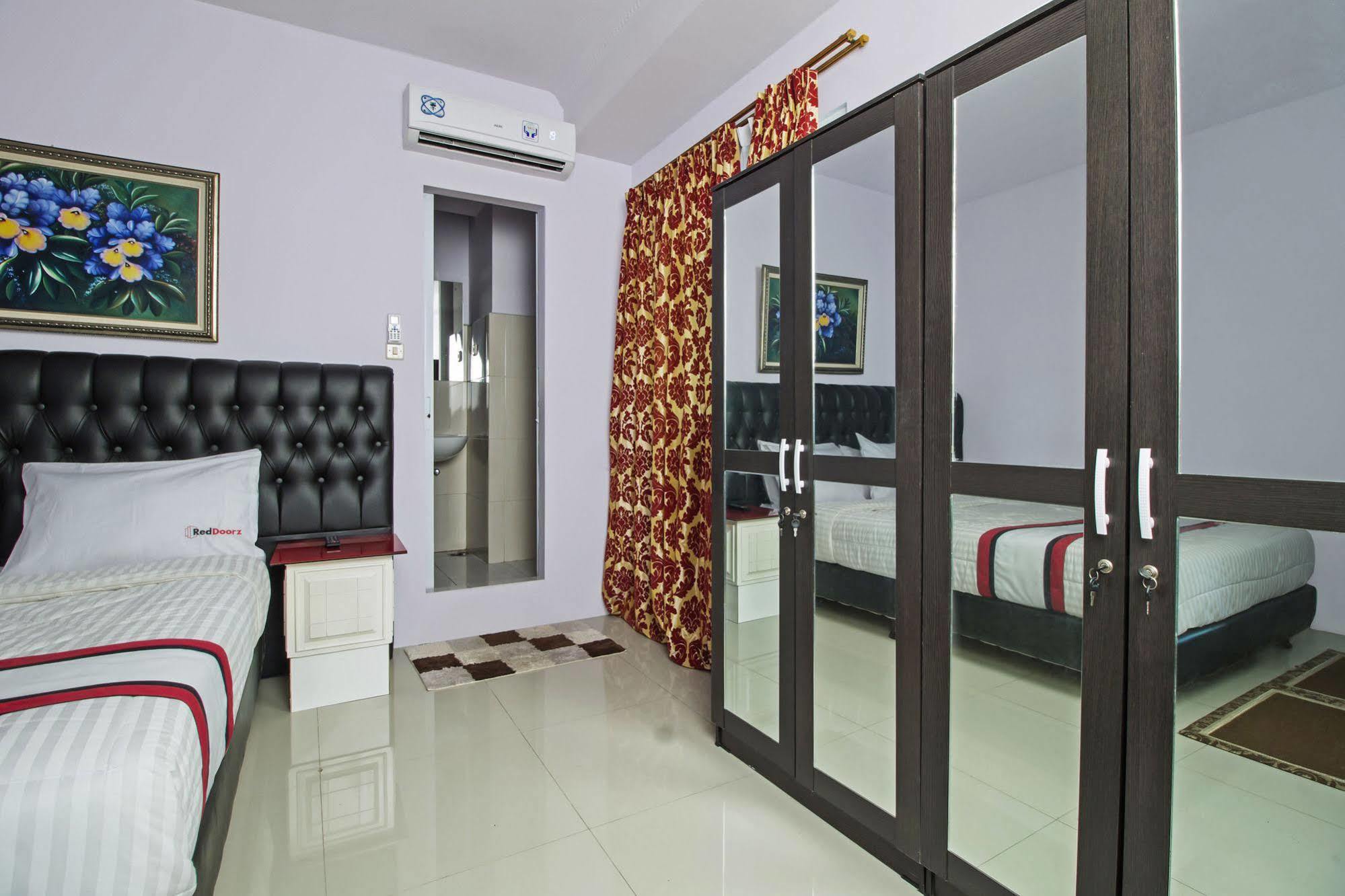 Reddoorz Plus @ Guntur Raya Setiabudi Cakarta Dış mekan fotoğraf