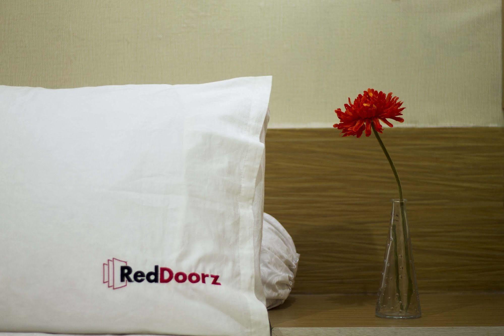 Reddoorz Plus @ Guntur Raya Setiabudi Cakarta Dış mekan fotoğraf